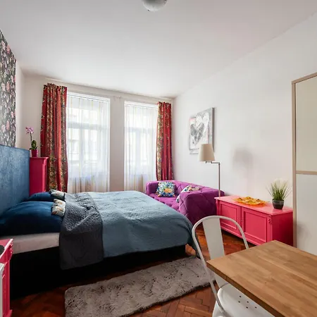 Cozy By Charles Square Apartment Prague