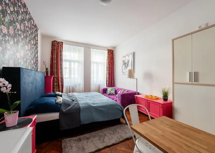 Cozy By Charles Square Apartment Prague